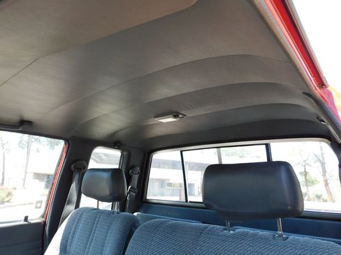 Used 1994 Toyota Pickup DX image 2