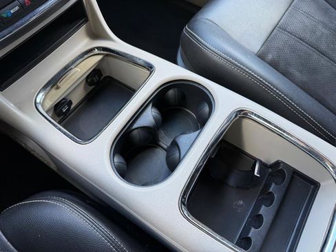 Used 2019 Dodge Grand Caravan SXT FWD image 25