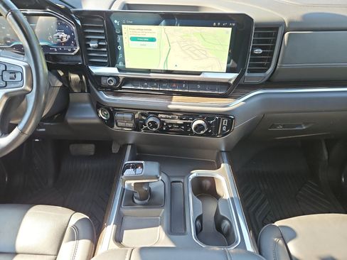 Used 2024 Chevrolet Silverado 1500 LT Trail Boss w/ Convenience Package II AWD/4WD image 11