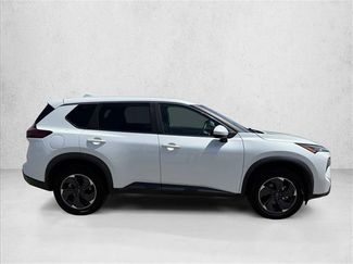 Used 2024 Nissan Rogue SV FWD video 4