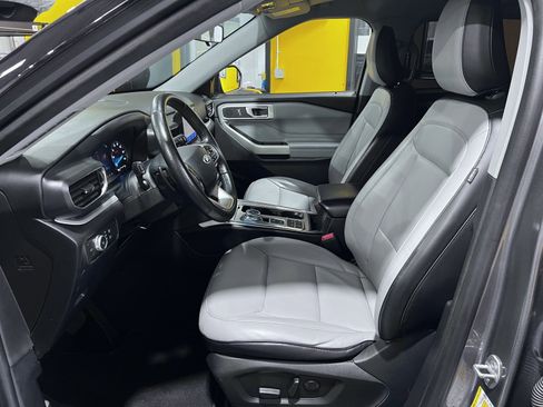 Used 2021 Ford Explorer XLT w/ Equipment Group 202A image 14