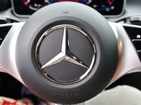 Used 2025 Mercedes-Benz C 300 4MATIC Sedan image 30