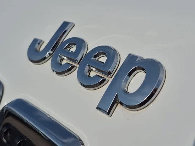 Used 2022 Jeep Cherokee Latitude Lux w/ Sun & Sound Group AWD/4WD image 12