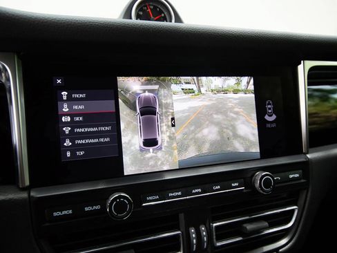 Used 2021 Porsche Macan w/ Premium Package Plus AWD/4WD image 55