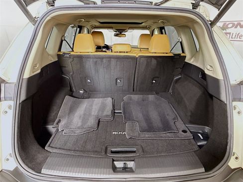 Certified 2021 Nissan Rogue Platinum image 32