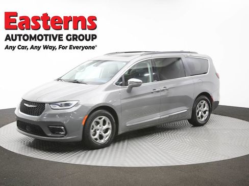 Used 2022 Chrysler Pacifica Limited FWD image 54