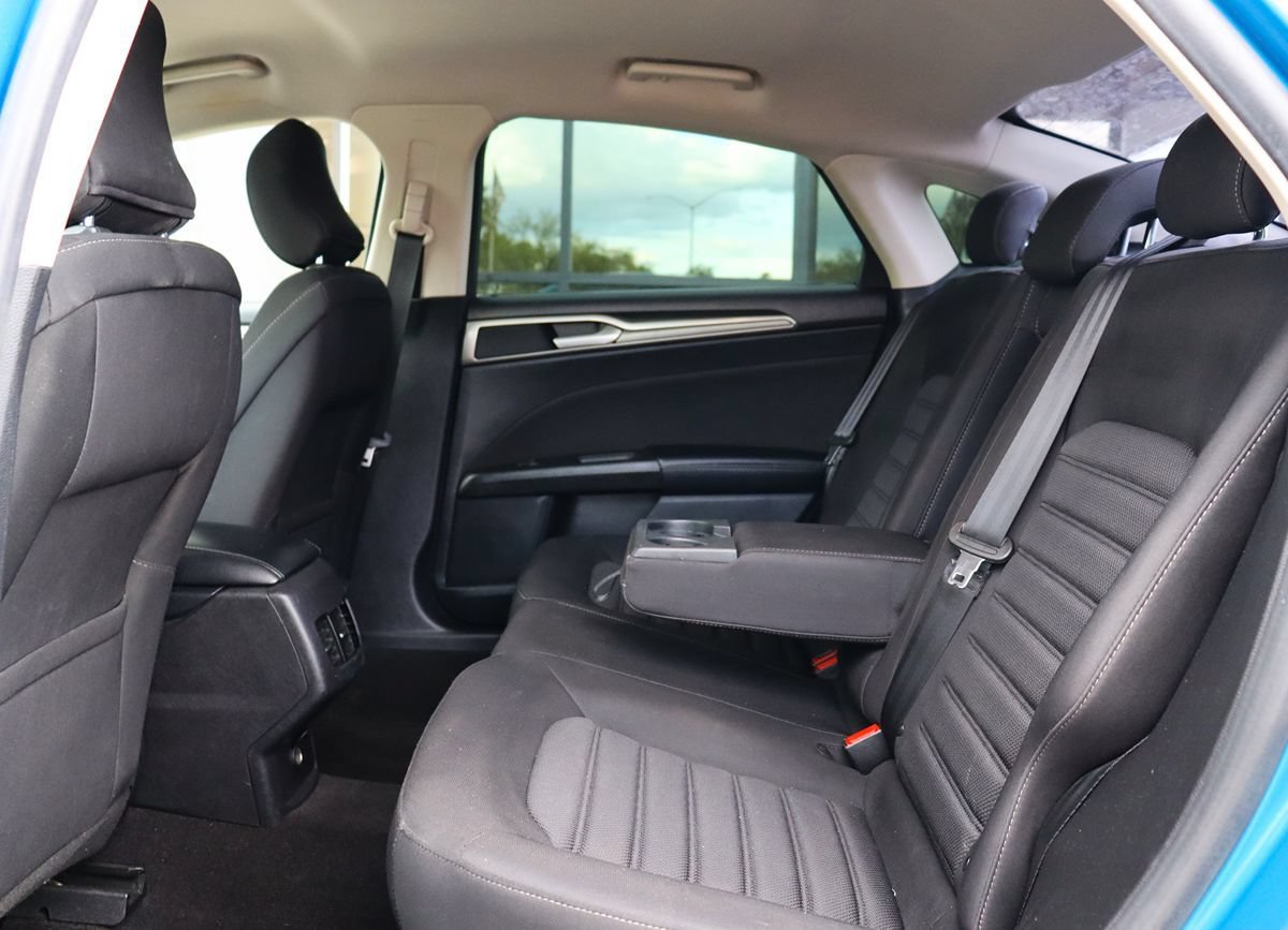 Used 2019 Ford Fusion SE FWD image 30