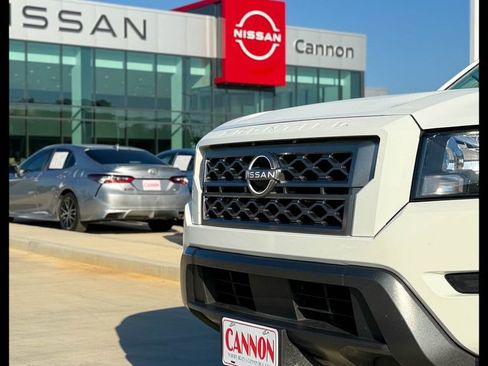 Used 2024 Nissan Frontier SV RWD image 5