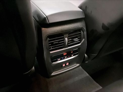 Used 2026 BMW 330i Sedan w/ Convenience Package RWD image 38