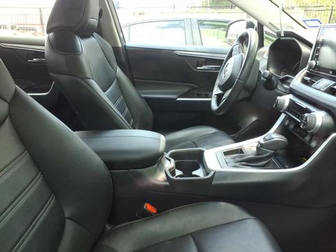 Used 2021 Toyota RAV4 XLE Premium FWD image 9