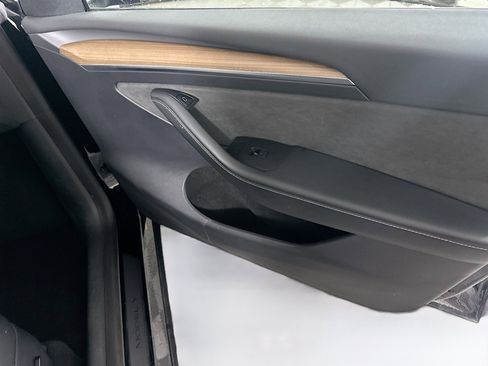 Used 2023 Tesla Model Y Long Range image 30