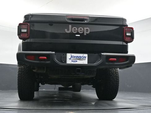 Used 2024 Jeep Gladiator Rubicon w/ Technology Group AWD/4WD image 31