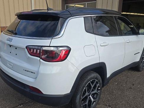 Used 2025 Jeep Compass Limited AWD/4WD image 4