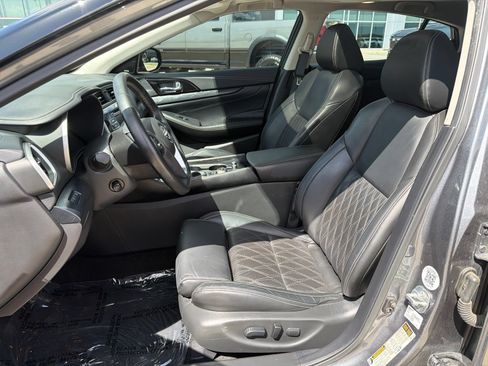 Used 2023 Nissan Maxima Platinum w/ Sport Mat Group FWD image 14