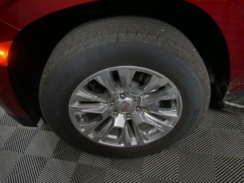 Used 2024 GMC Yukon Denali image 10