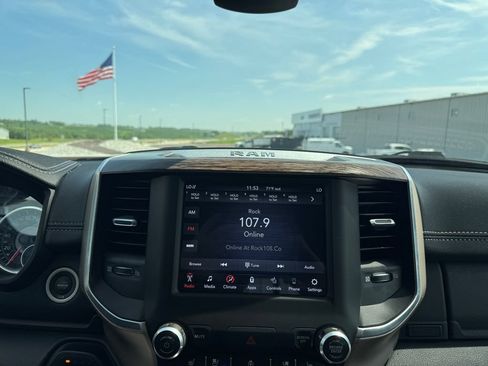 Used 2019 RAM 1500 Laramie AWD/4WD image 28