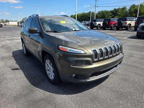 Used 2015 Jeep Cherokee Latitude w/ Comfort/Convenience Group AWD/4WD image 7