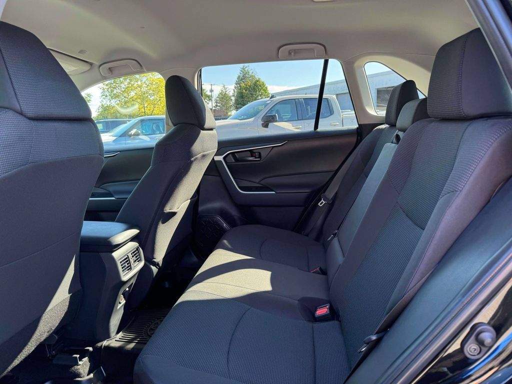 Used 2025 Toyota RAV4 LE AWD/4WD image 14