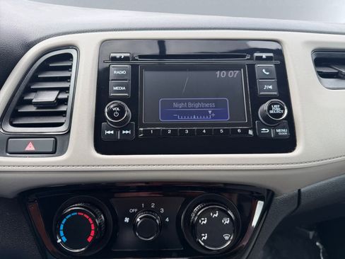 Used 2019 Honda HR-V LX image 14