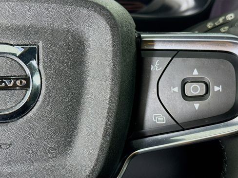 Used 2023 Volvo XC40 Recharge Plus image 14