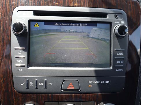 Used 2016 Chevrolet Traverse LT w/ Style and Technology Package image 18