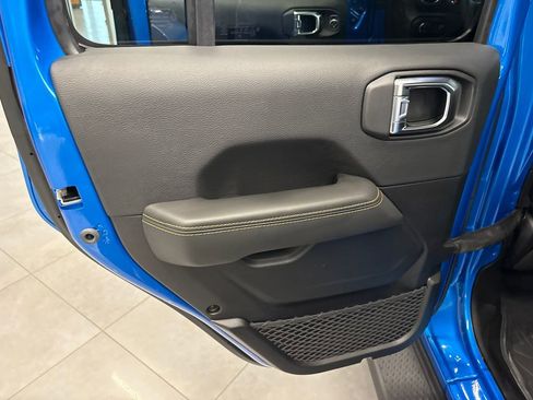 New 2025 Jeep Gladiator Sport image 12