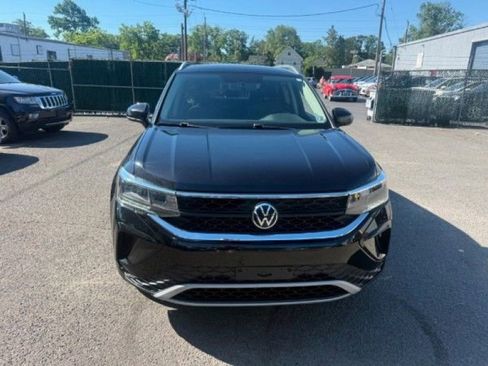 Used 2022 Volkswagen Taos SE AWD/4WD image 9