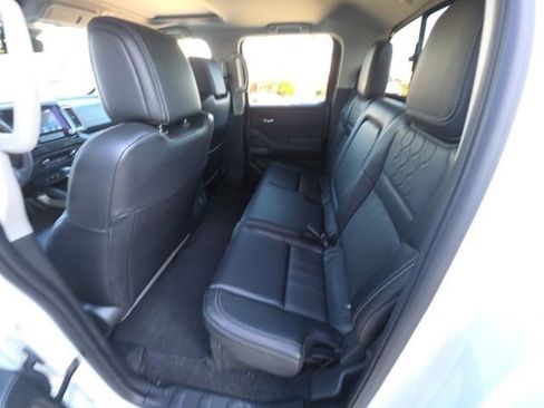 Used 2024 Nissan Frontier SL w/ Technology Package image 23