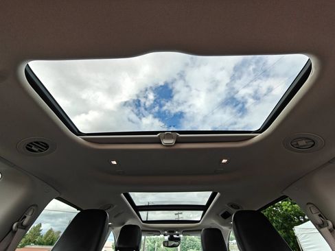 Used 2021 Chrysler Pacifica Limited FWD image 56