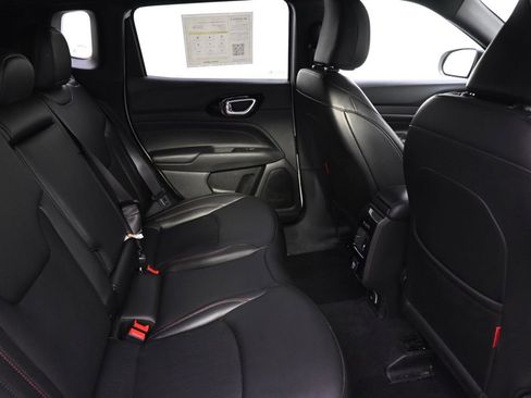 Used 2025 Jeep Compass Trailhawk image 18