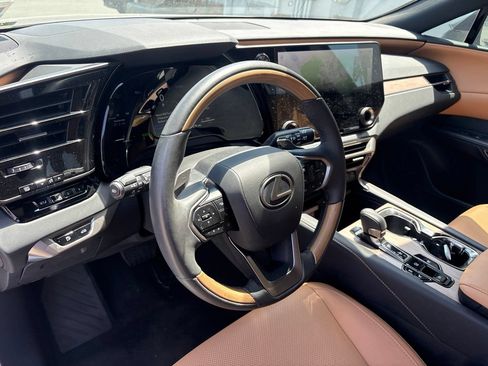 Used 2025 Lexus RX 350h w/ Accessory Package AWD/4WD image 4