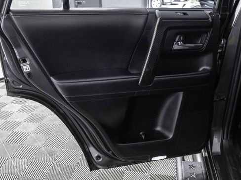Used 2022 Toyota 4Runner SR5 AWD/4WD image 38