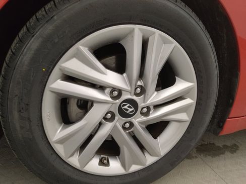 Used 2020 Hyundai Elantra SEL image 31