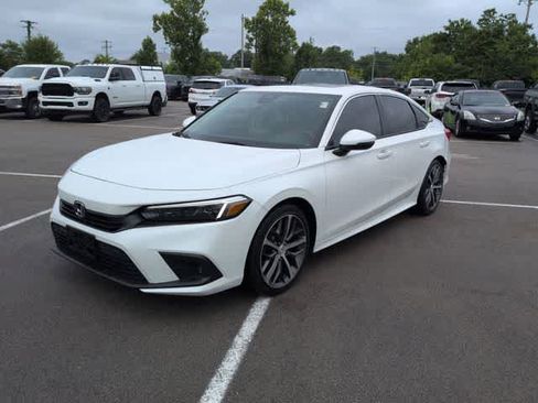 Used 2023 Honda Civic Touring image 4