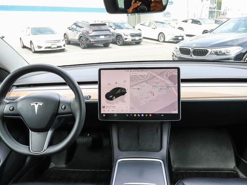 Used 2023 Tesla Model 3 Standard Range RWD image 17