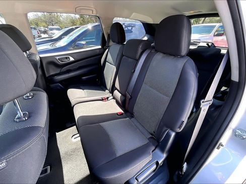 Used 2018 Nissan Pathfinder SV image 25