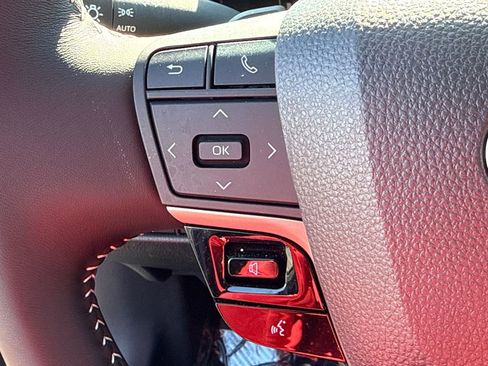 Used 2025 Toyota Camry SE image 24