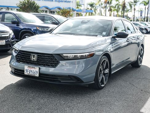 Used 2023 Honda Accord Sport image 3