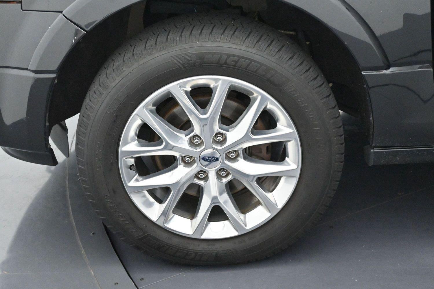 Used 2015 Ford Expedition Limited w/ Equipment Group 301A AWD/4WD image 43