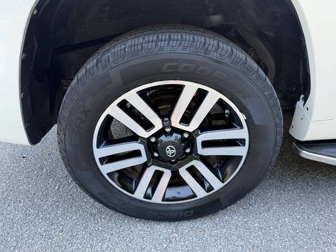 Used 2016 Toyota 4Runner Limited AWD/4WD image 18