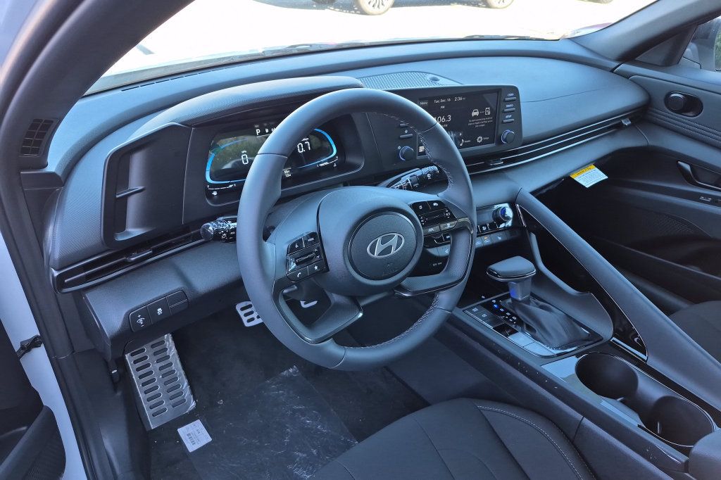 New 2026 Hyundai Elantra SEL Sport FWD image 12