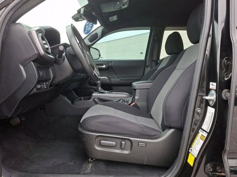 Used 2021 Toyota Tacoma TRD Sport w/ Technology Package AWD/4WD image 15