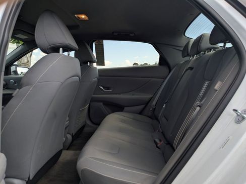 Used 2025 Hyundai Elantra SEL FWD image 15