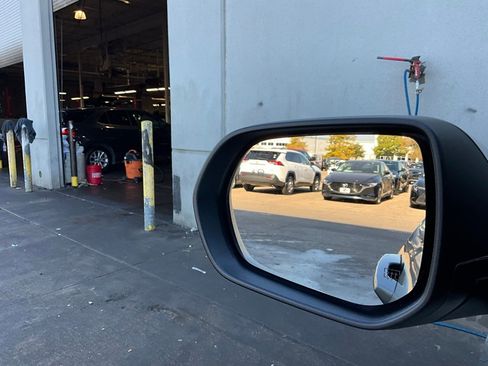 Used 2025 Chevrolet Equinox LT image 18