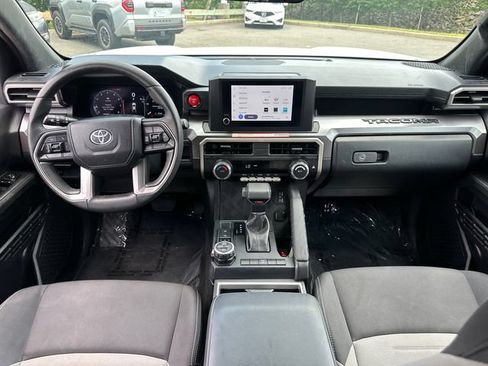 Certified 2025 Toyota Tacoma TRD Off-Road AWD/4WD image 21