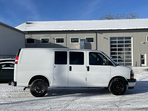 Used 2019 GMC Savana 2500 Work Van w/ Driver Convenience Package image 11