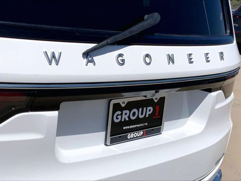 Used 2022 Jeep Wagoneer Series III w/ Premium Group I AWD/4WD image 30