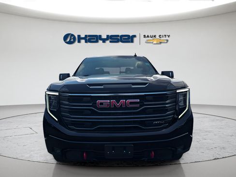 Used 2025 GMC Sierra 1500 AT4 w/ Technology Package AWD/4WD image 8