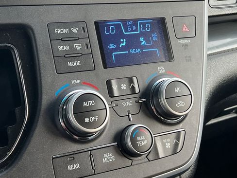 Used 2017 Toyota Sienna SE image 22