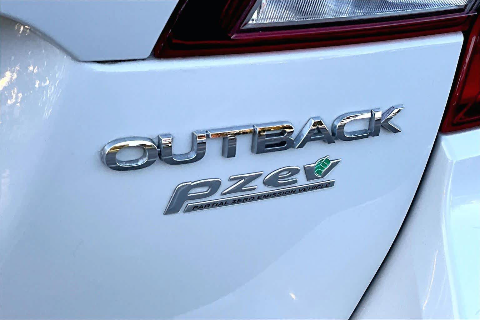 Used 2016 Subaru Outback 2.5i Limited AWD/4WD image 9